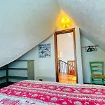 Daire Drei-zimmer-dachgeschosswohnung 6 P-l- Frejus By Interhome Bardonecchia